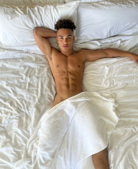 Header of treyswood